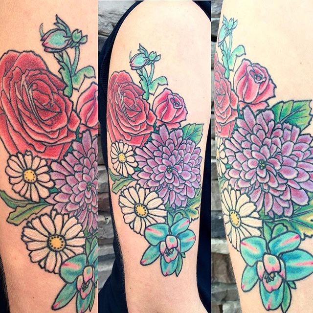 Got a final session in on this pretty floral piece #floraltattoo #ladytattooer #colortattoo #pretty