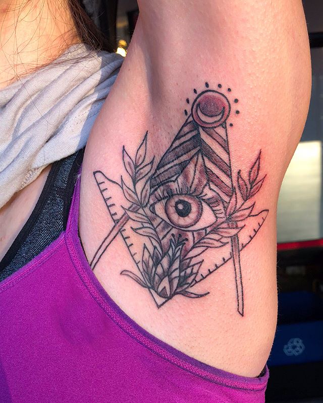 Jessica finally got her second armpit tattoo the other day, now she is complete! #toughasnails #chickswithtattoos #armpittattoo #ladytattooer #compassandsquare #freemasons #illuminati #portlandtattoo
